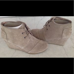 Toms Desert Wedge Bootie Size 6.5